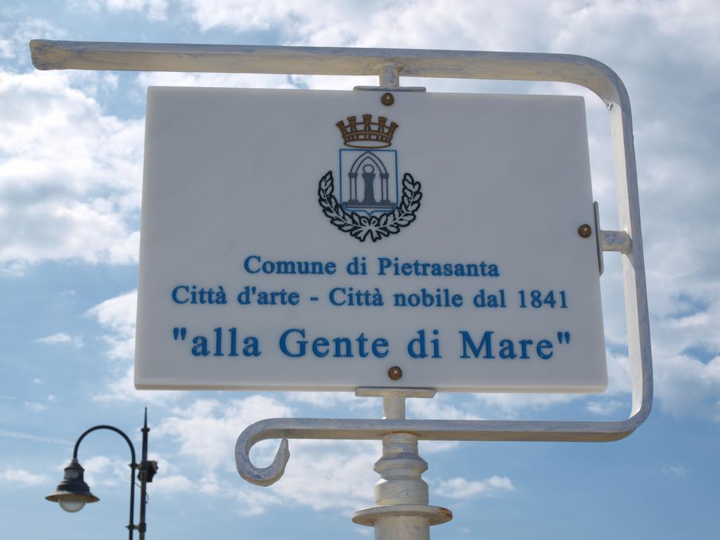 Il Pontile Holidays Apartment Marina di Pietrasanta Cameră foto