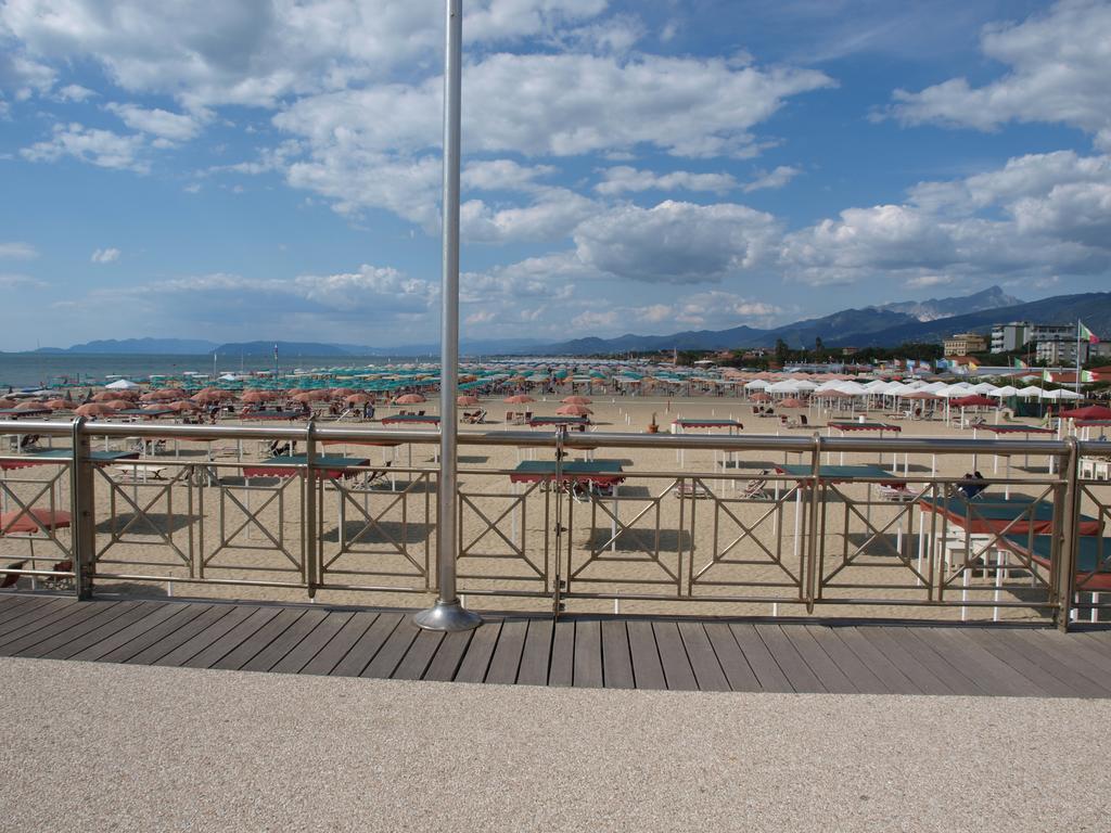 Il Pontile Holidays Apartment Marina di Pietrasanta Cameră foto