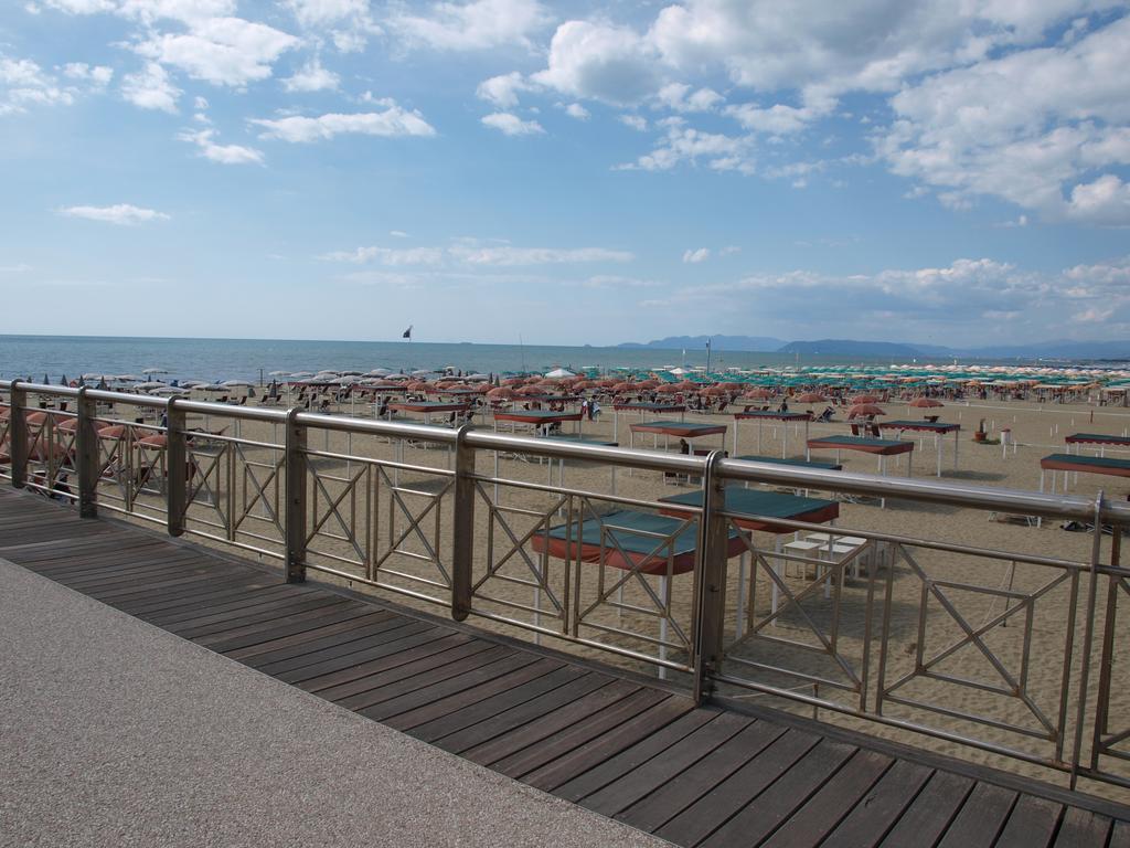 Il Pontile Holidays Apartment Marina di Pietrasanta Cameră foto
